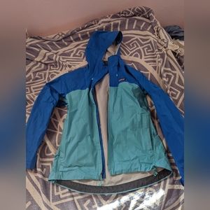women's Patagonia raincoat small